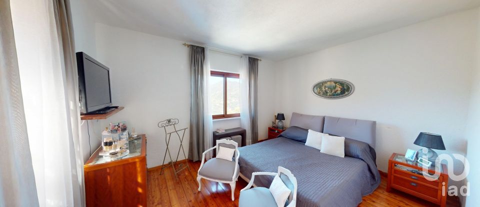 Farm 9 rooms of 203 m² in Bargagli (16021)