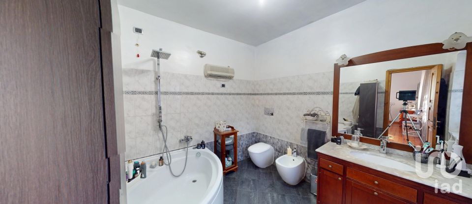 Farm 9 rooms of 203 m² in Bargagli (16021)