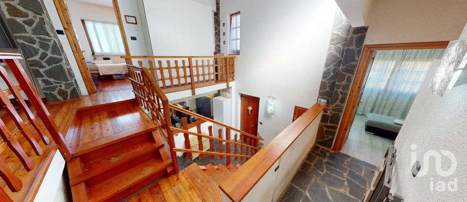 Farm 9 rooms of 203 m² in Bargagli (16021)