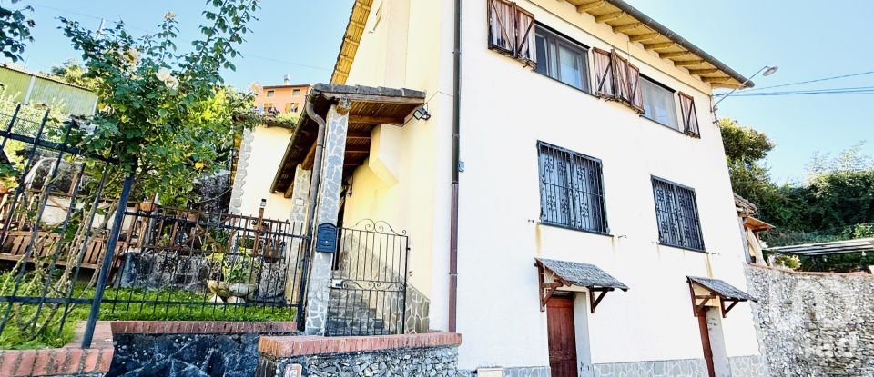 Farm 9 rooms of 203 m² in Bargagli (16021)