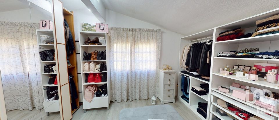 Farm 9 rooms of 203 m² in Bargagli (16021)