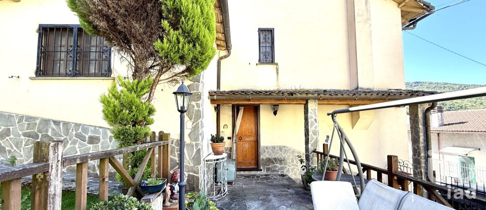 Farm 9 rooms of 203 m² in Bargagli (16021)