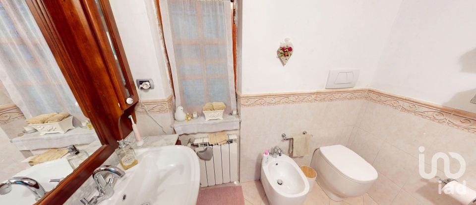 Farm 9 rooms of 203 m² in Bargagli (16021)