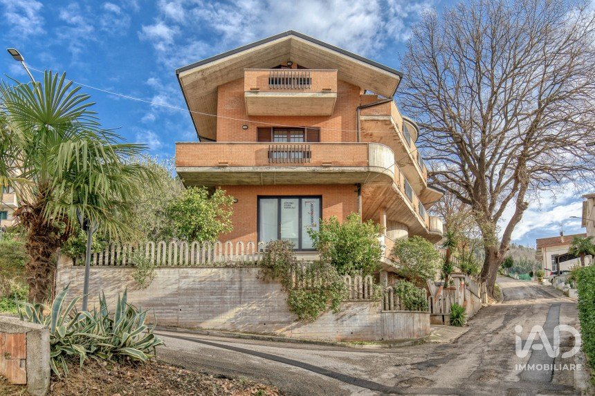Quadrilocale di 215 m² a Sant'Elpidio a Mare (63811)