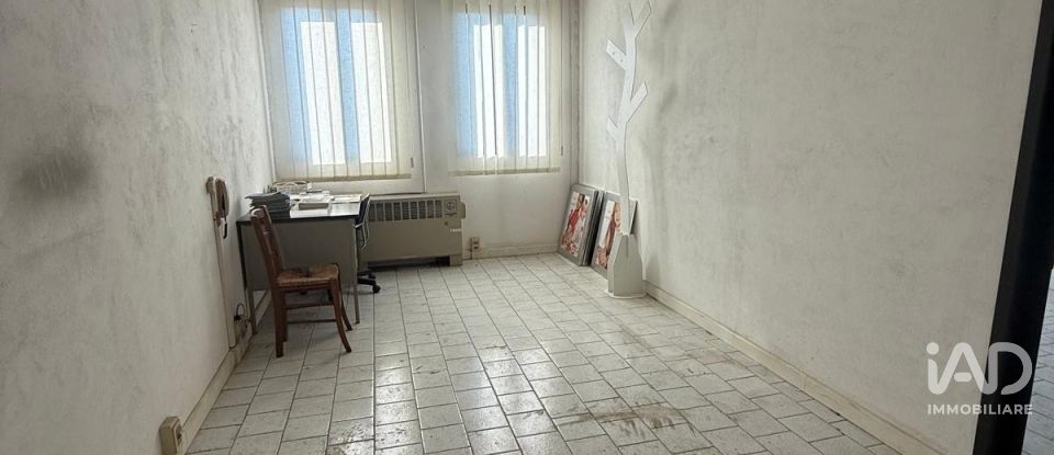 Warehouse of 340 m² in Arezzo (52100)