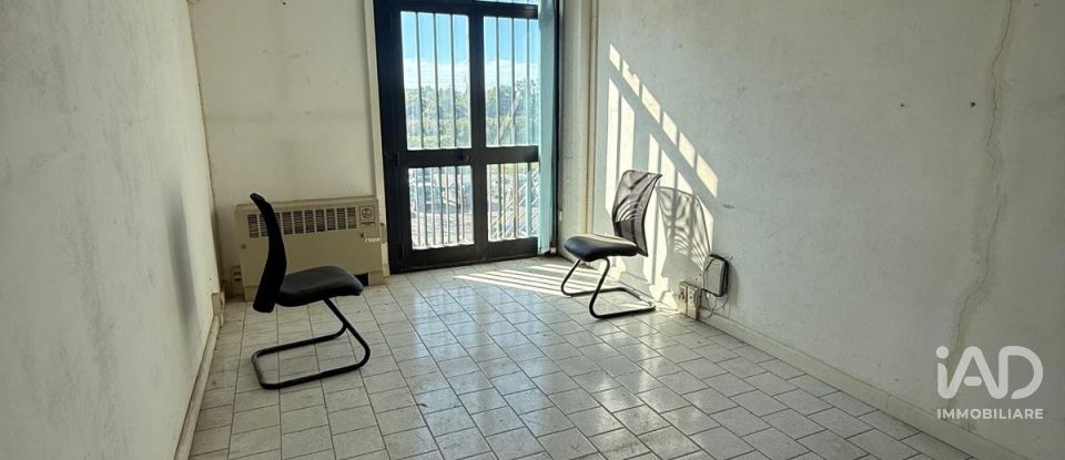 Warehouse of 340 m² in Arezzo (52100)