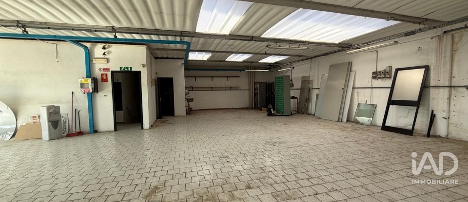 Warehouse of 340 m² in Arezzo (52100)