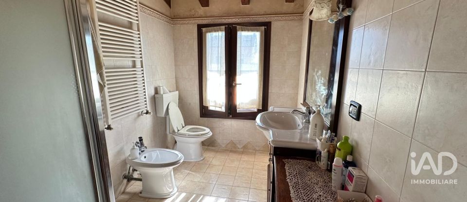 House 4 rooms of 130 m² in Cavezzo (41032)