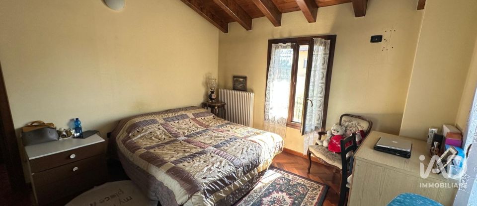 House 4 rooms of 130 m² in Cavezzo (41032)