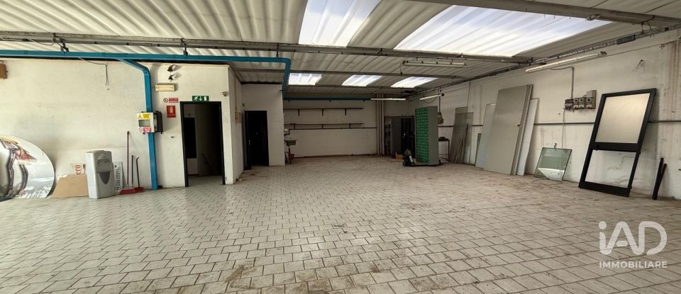 Capannone di 340 m² in Arezzo (52100)