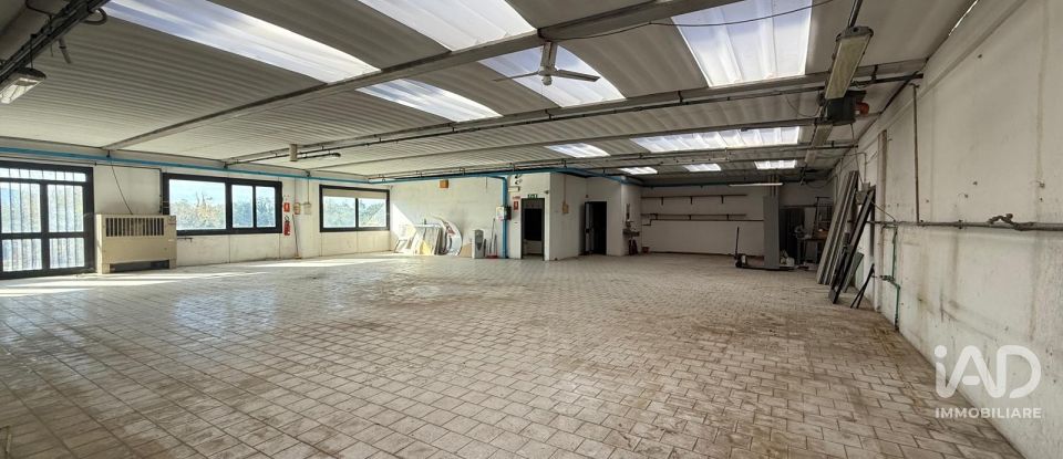 Capannone di 340 m² in Arezzo (52100)