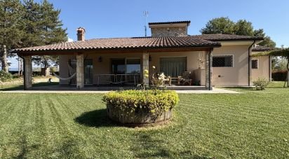 Casale 6 locali di 275 m² in Arezzo (52100)