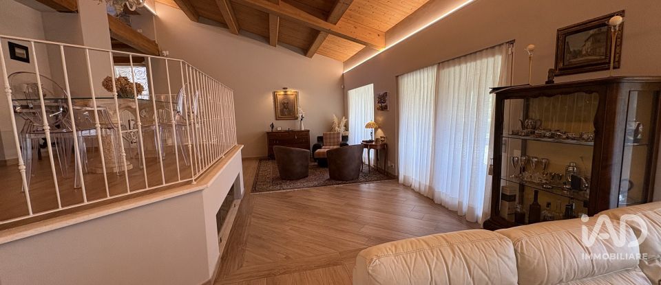 Casale 6 locali di 275 m² in Arezzo (52100)