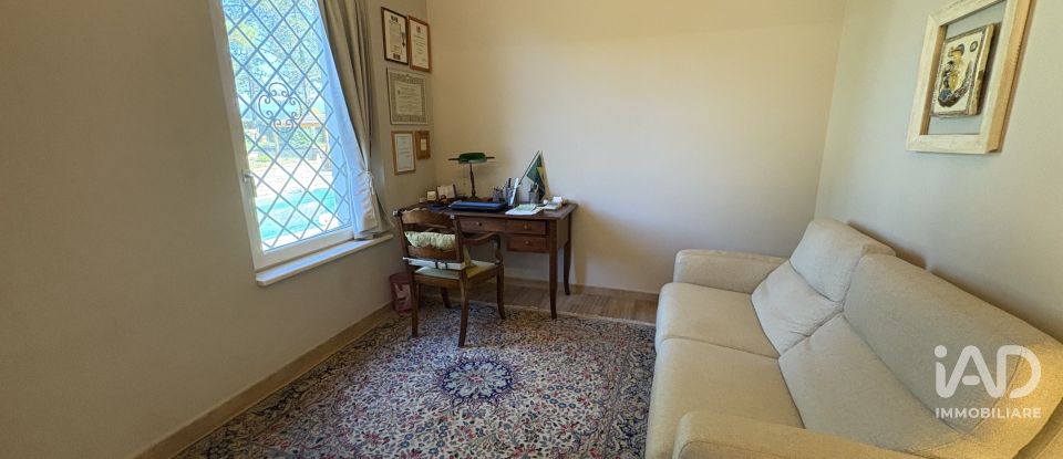 Casale 6 locali di 275 m² in Arezzo (52100)