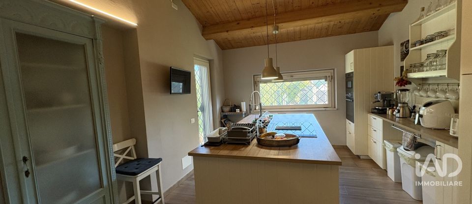 Casale 6 locali di 275 m² in Arezzo (52100)