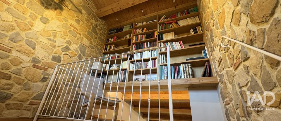 Casale 6 locali di 275 m² in Arezzo (52100)