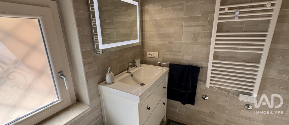 Casale 6 locali di 275 m² in Arezzo (52100)