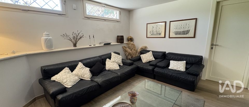 Casale 6 locali di 275 m² in Arezzo (52100)