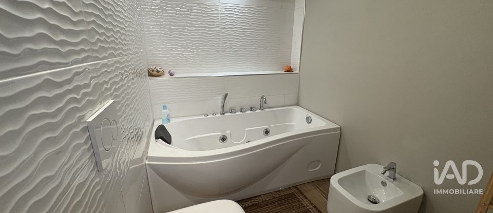 Casale 6 locali di 275 m² in Arezzo (52100)