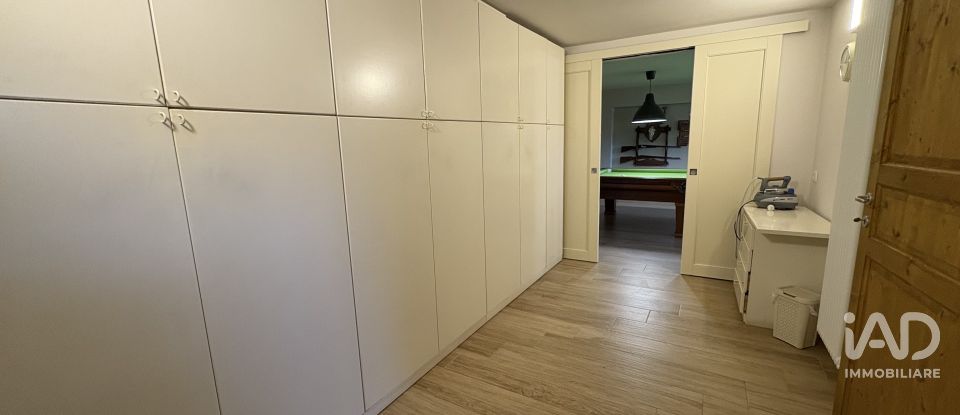 Casale 6 locali di 275 m² in Arezzo (52100)