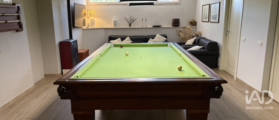 Casale 6 locali di 275 m² in Arezzo (52100)