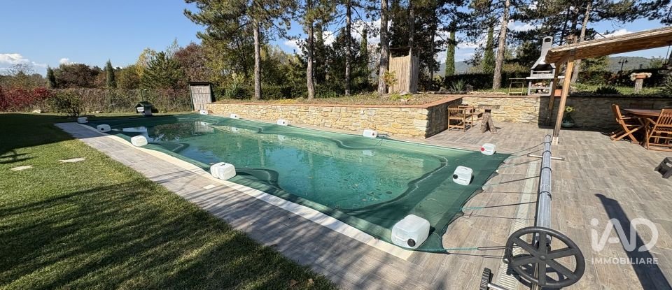 Casale 6 locali di 275 m² in Arezzo (52100)