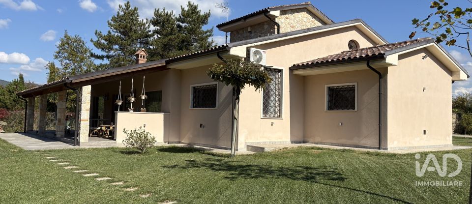 Casale 6 locali di 275 m² in Arezzo (52100)