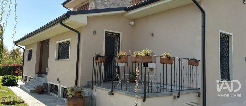 Casale 6 locali di 275 m² in Arezzo (52100)