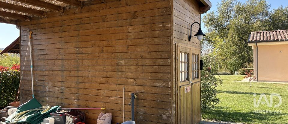 Casale 6 locali di 275 m² in Arezzo (52100)