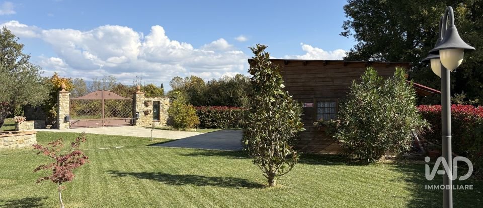 Casale 6 locali di 275 m² in Arezzo (52100)