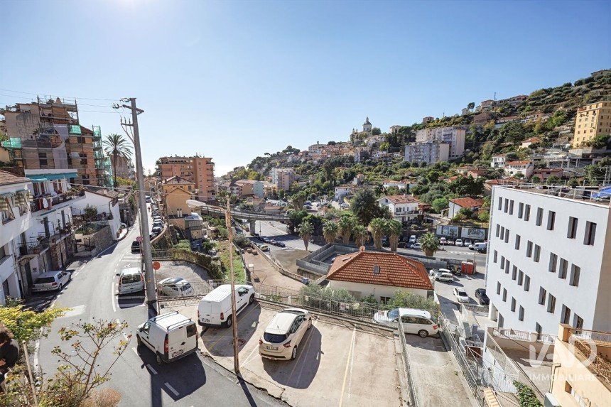 Casa indipendente 6 locali di 140 m² in Sanremo (18038)