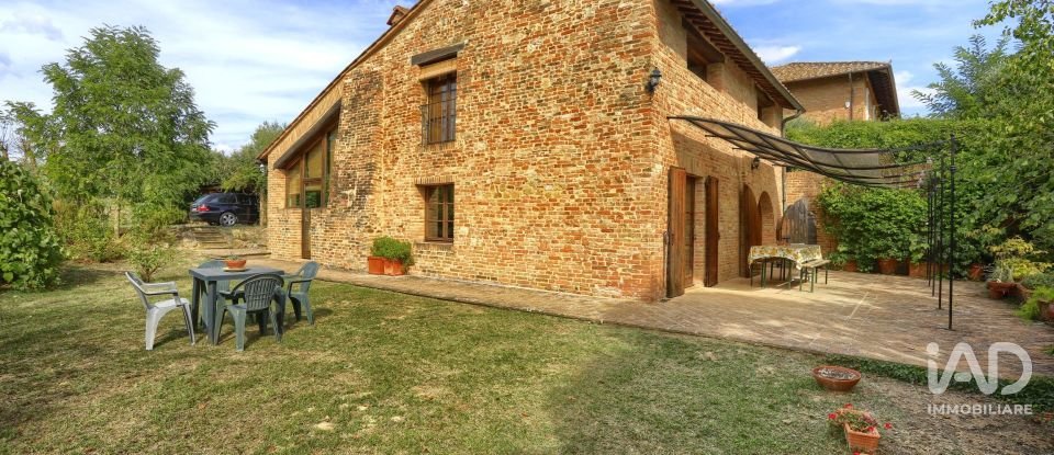 Casale 6 locali di 185 m² in Sovicille (53018)