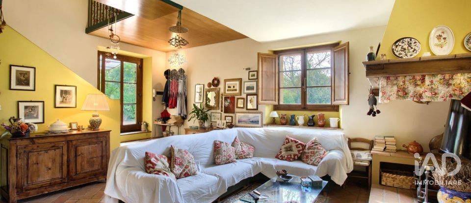 Casale 6 locali di 185 m² in Sovicille (53018)