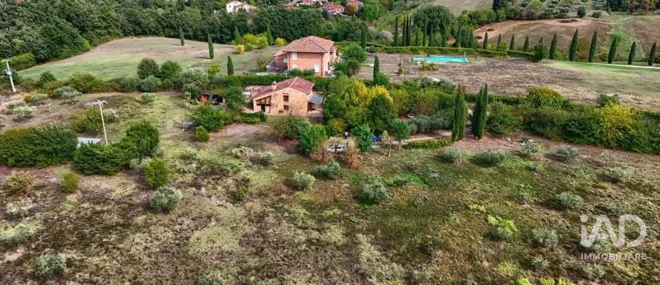 Casale 6 locali di 185 m² in Sovicille (53018)