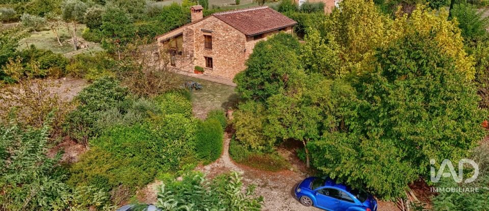 Casale 6 locali di 185 m² in Sovicille (53018)