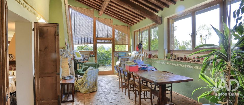 Casale 6 locali di 185 m² in Sovicille (53018)