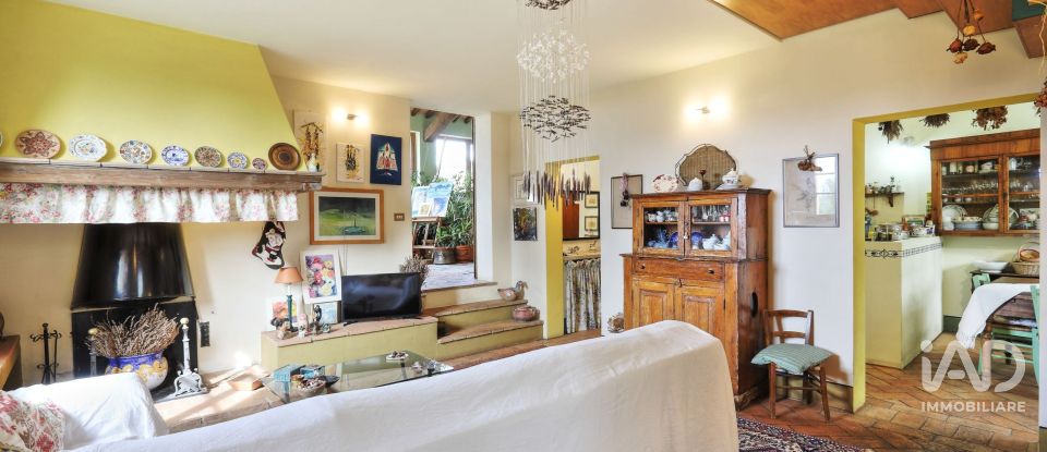 Casale 6 locali di 185 m² in Sovicille (53018)