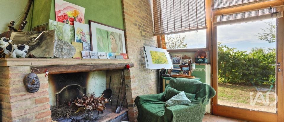 Casale 6 locali di 185 m² in Sovicille (53018)