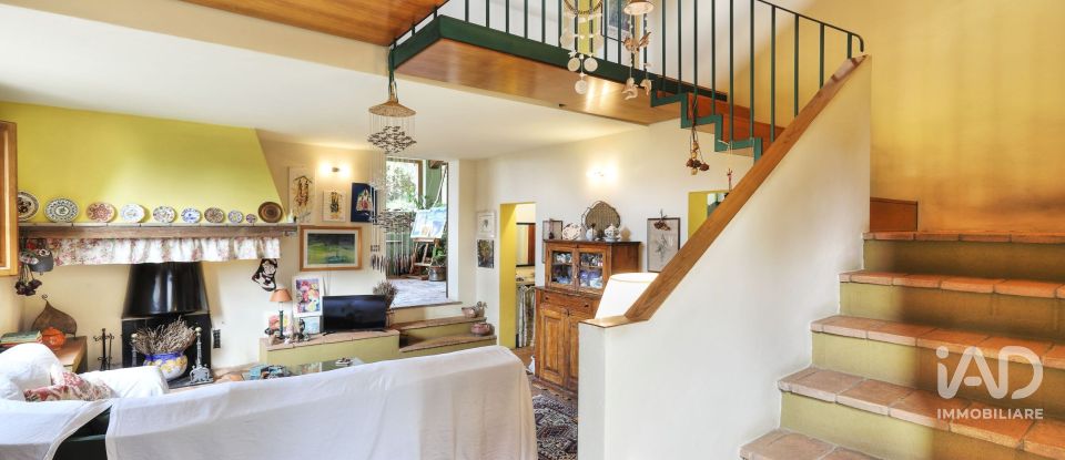 Casale 6 locali di 185 m² in Sovicille (53018)