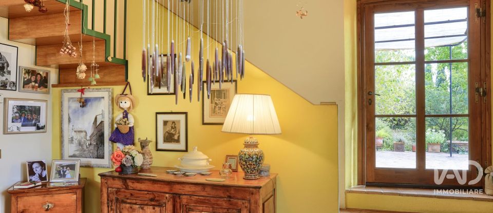 Casale 6 locali di 185 m² in Sovicille (53018)