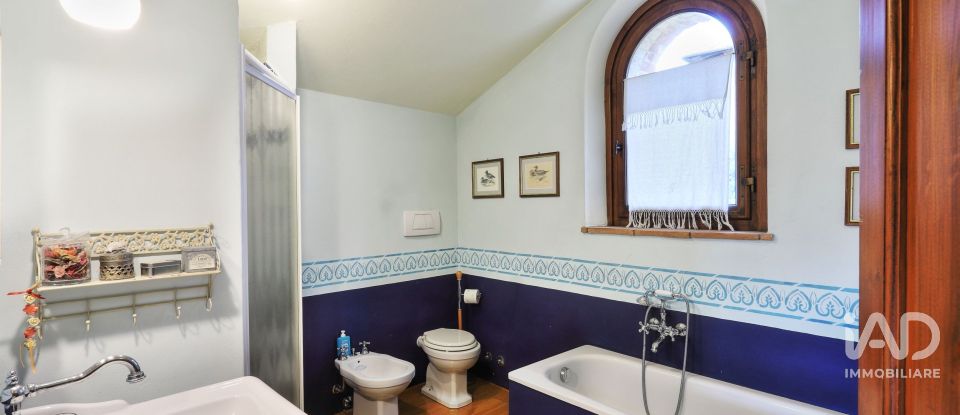 Casale 6 locali di 185 m² in Sovicille (53018)