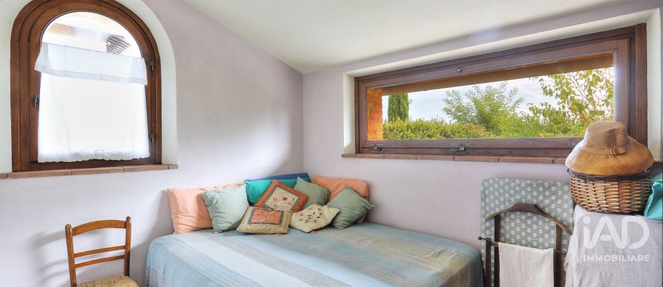 Casale 6 locali di 185 m² in Sovicille (53018)