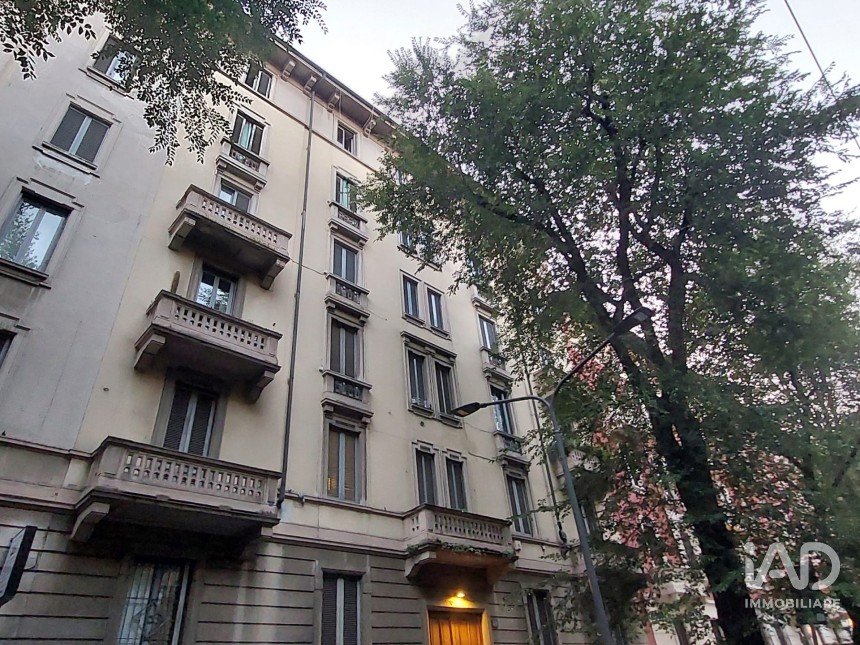 Two-room apartment of 63 m² in Milano (20133)