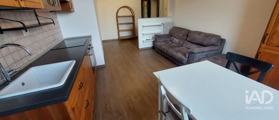 Two-room apartment of 63 m² in Milano (20133)