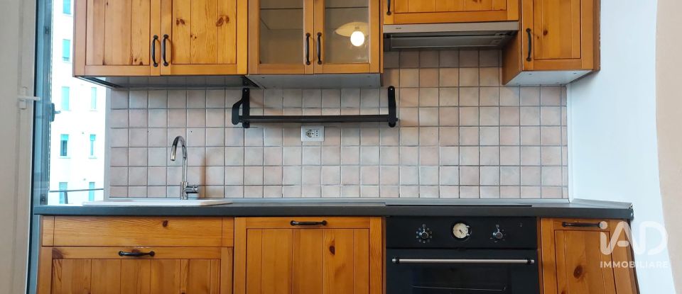 Two-room apartment of 63 m² in Milano (20133)