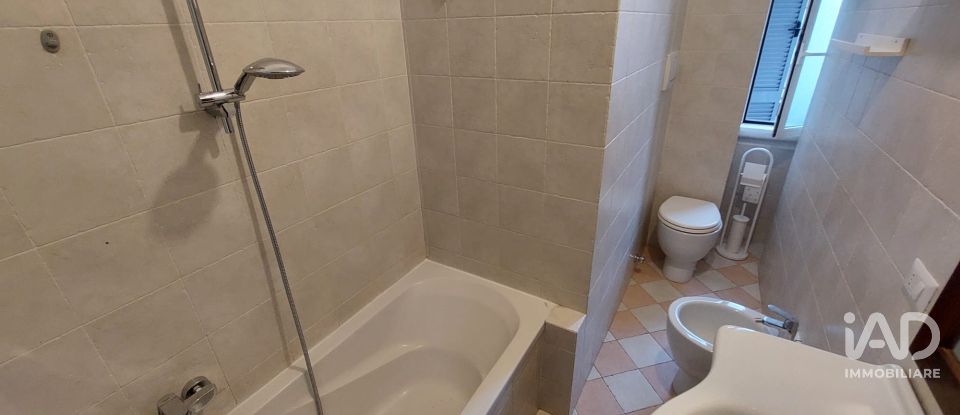 Two-room apartment of 63 m² in Milano (20133)