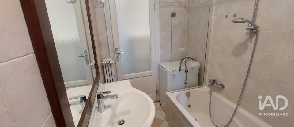 Two-room apartment of 63 m² in Milano (20133)