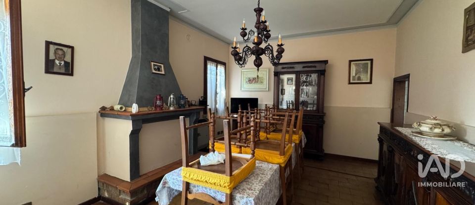 Casa indipendente / Villa 6 locali di 205 m² in Mirandola (41037)