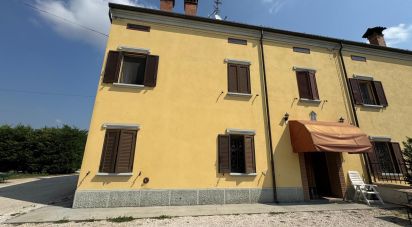 Casa indipendente / Villa 6 locali di 205 m² in Mirandola (41037)