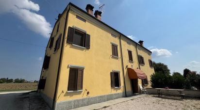 Casa indipendente / Villa 6 locali di 205 m² in Mirandola (41037)